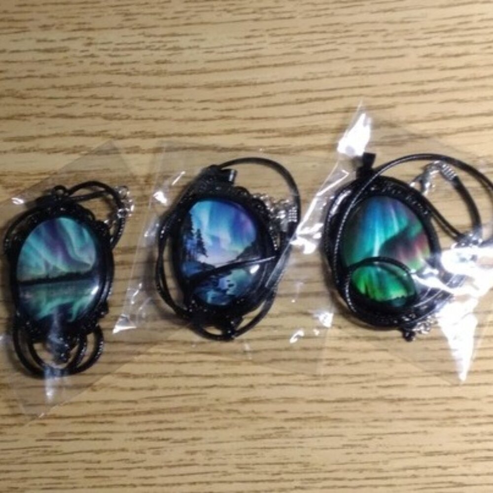 NWOT 3PC Aurora Borealis Pendant Necklaces 3 Different Scenes